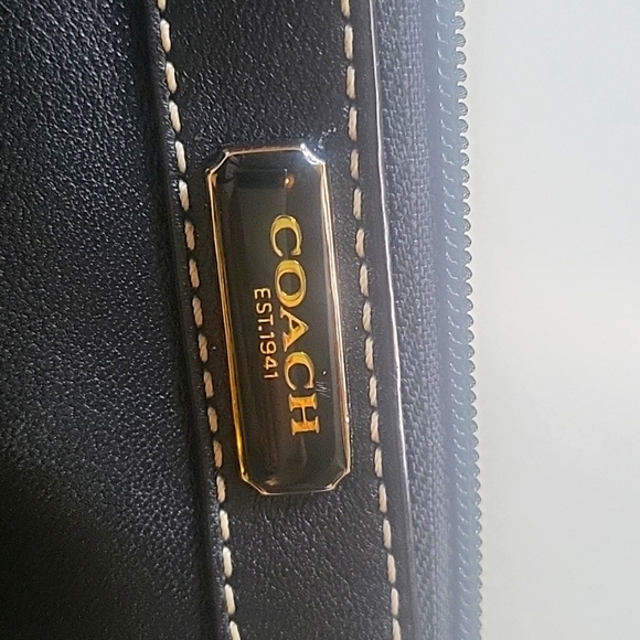 COACH WRISTLET Smooth Leather in Black - Picture 5 of 8